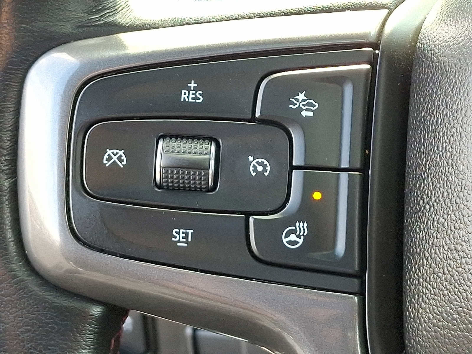 Used 2022 Chevrolet Suburban RST w/ Luxury Package image 24