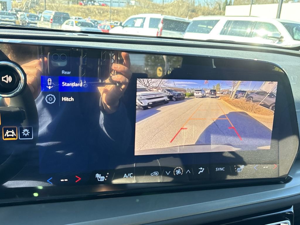 New 2026 Chevrolet Traverse LT w/ Sun and Wheel Package image 16