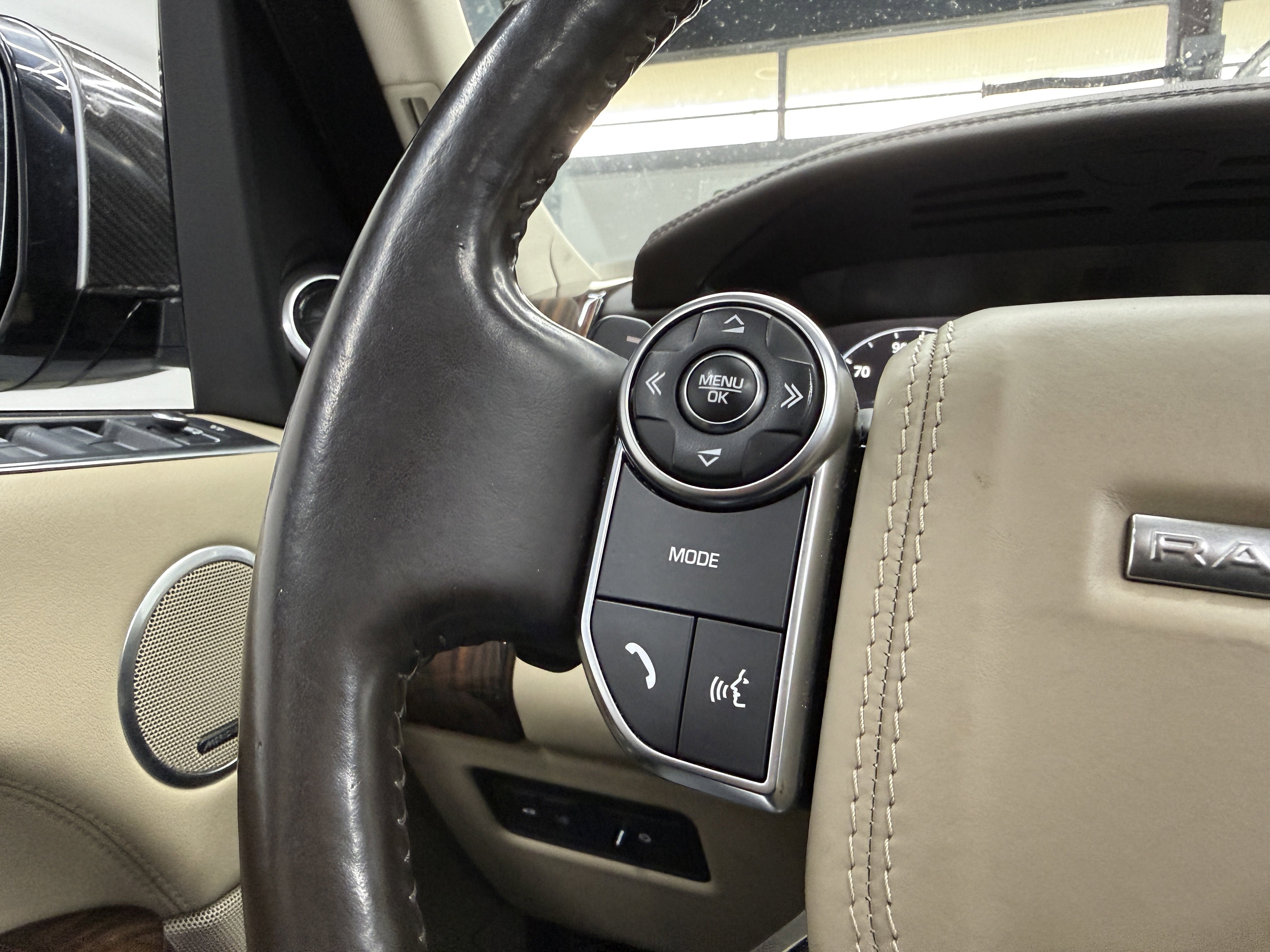 Used 2017 Land Rover Range Rover HSE image 15