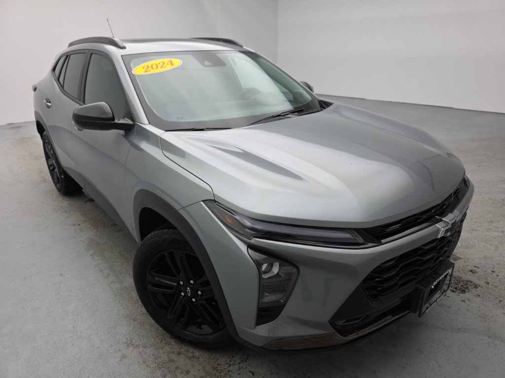 Used 2024 Chevrolet Trax ACTIV w/ Sunroof Package image 4