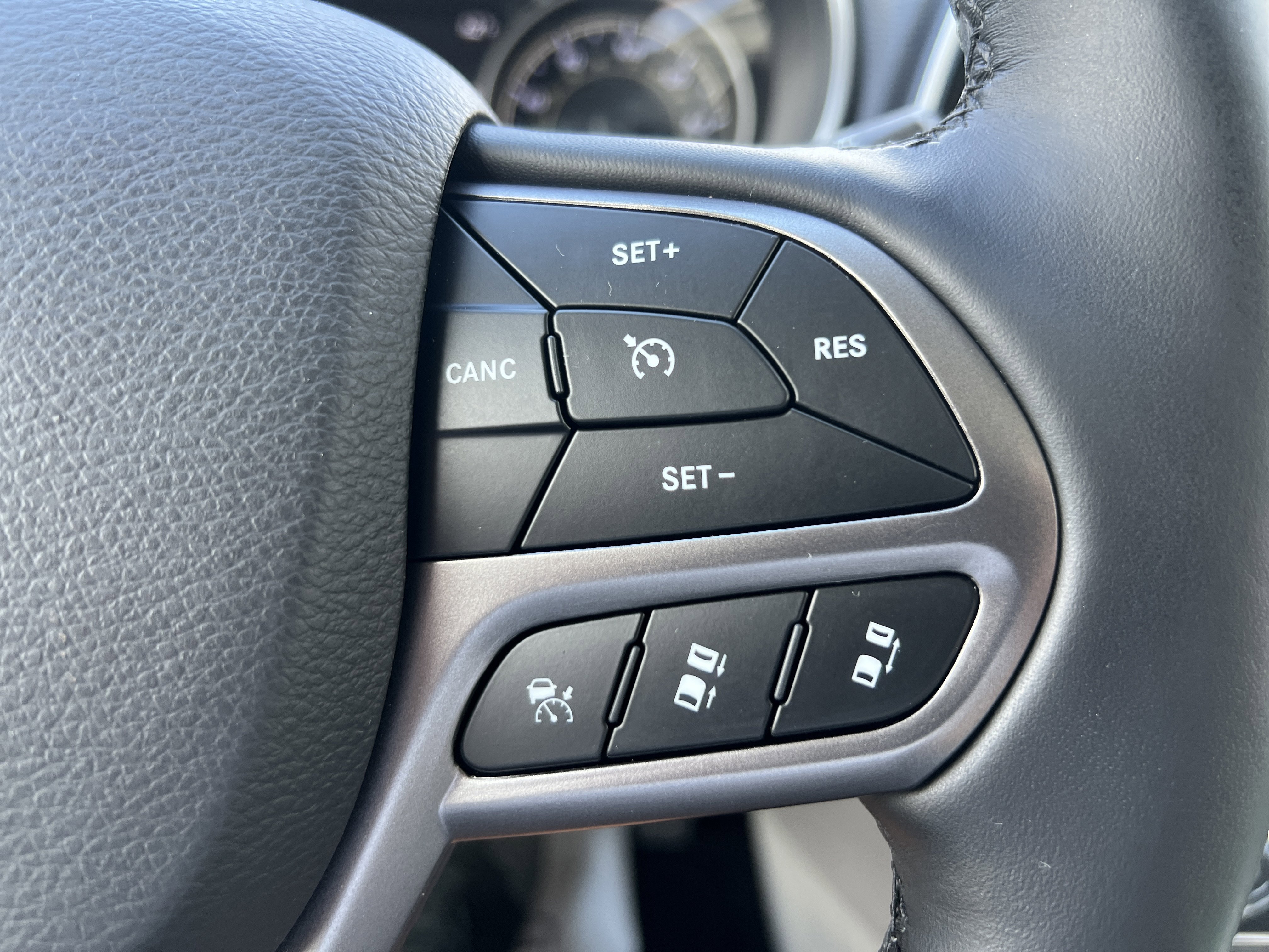 Used 2020 Jeep Cherokee Limited w/ Technology Group AWD/4WD image 25