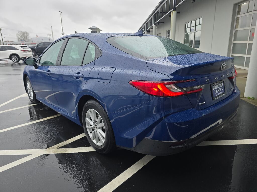 Used 2025 Toyota Camry LE image 7