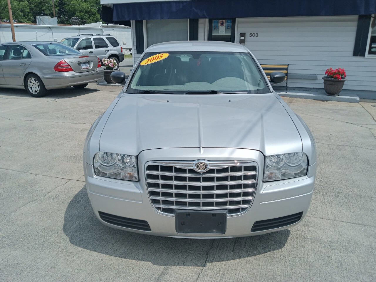 Used 2005 Chrysler 300 image 2