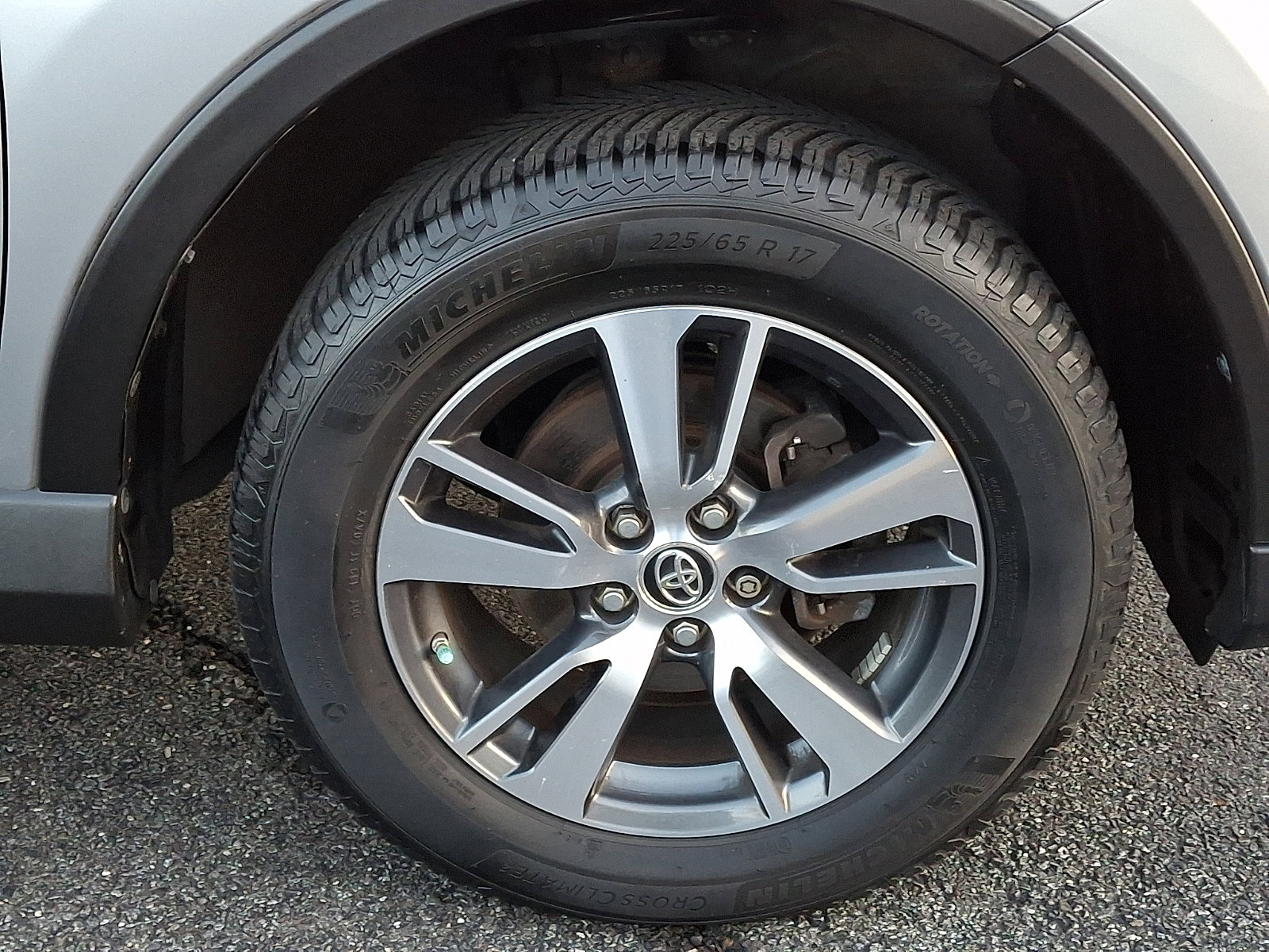 Used 2018 Toyota RAV4 XLE w/ Plus Extra Value Package image 8