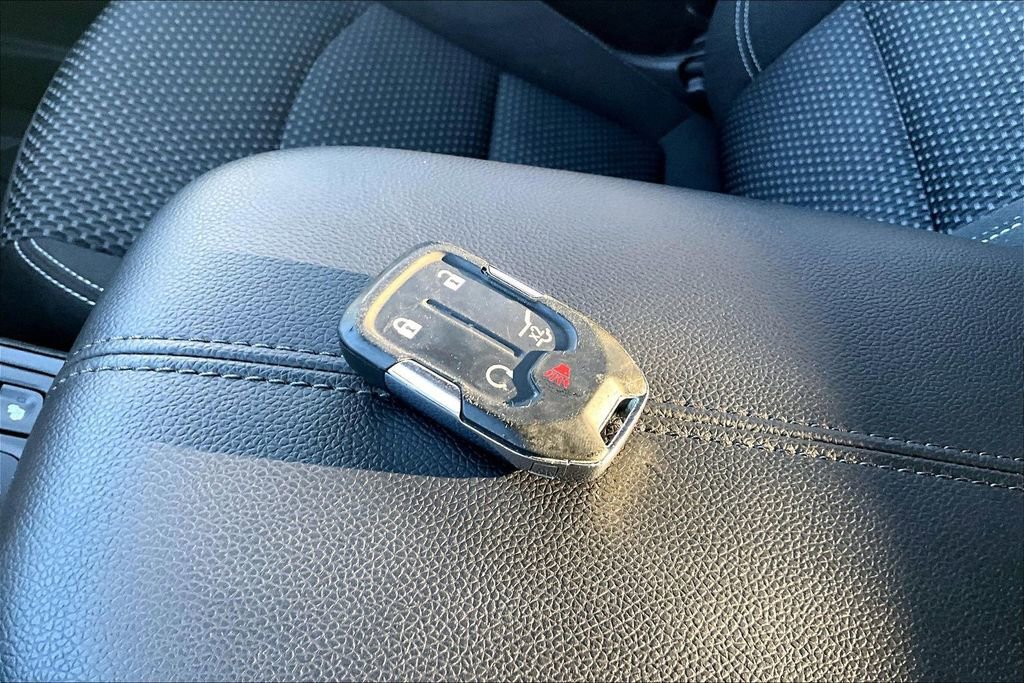 Used 2023 GMC Terrain SLE w/ Driver Convenience Package image 11