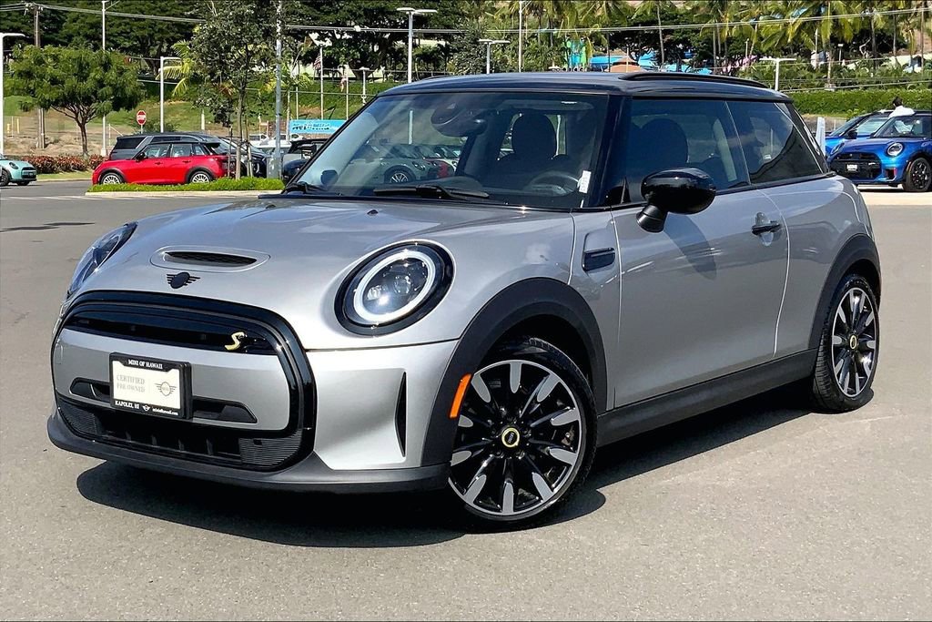 Certified 2024 MINI Cooper SE image 3