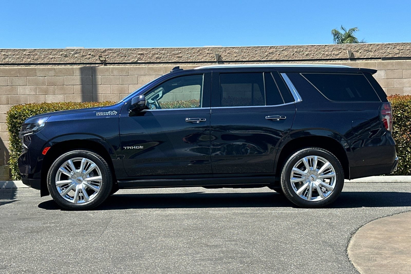 Certified 2023 Chevrolet Tahoe High Country w/ Premium Package AWD/4WD image 7