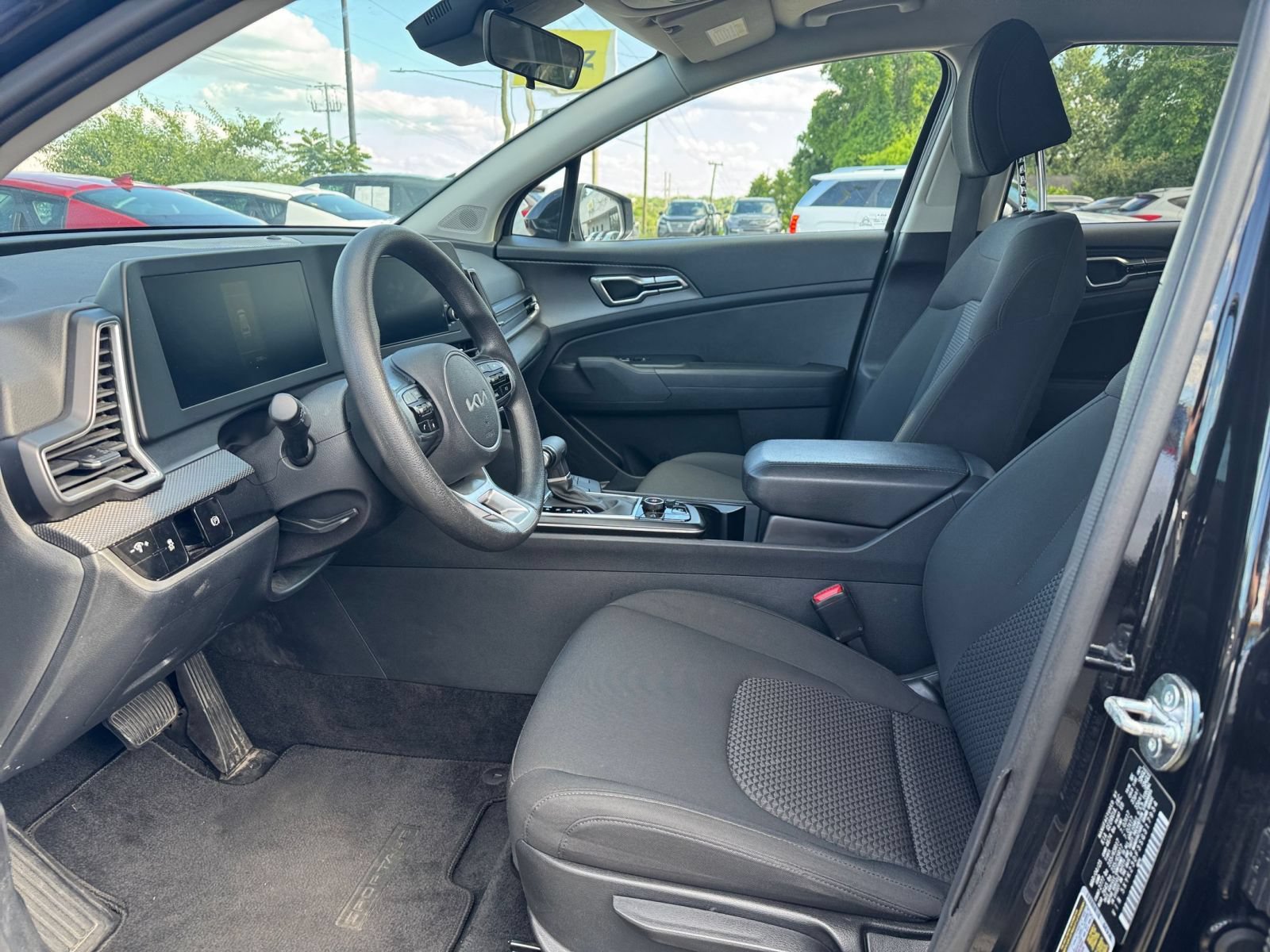 Used 2025 Kia Sportage LX FWD image 25