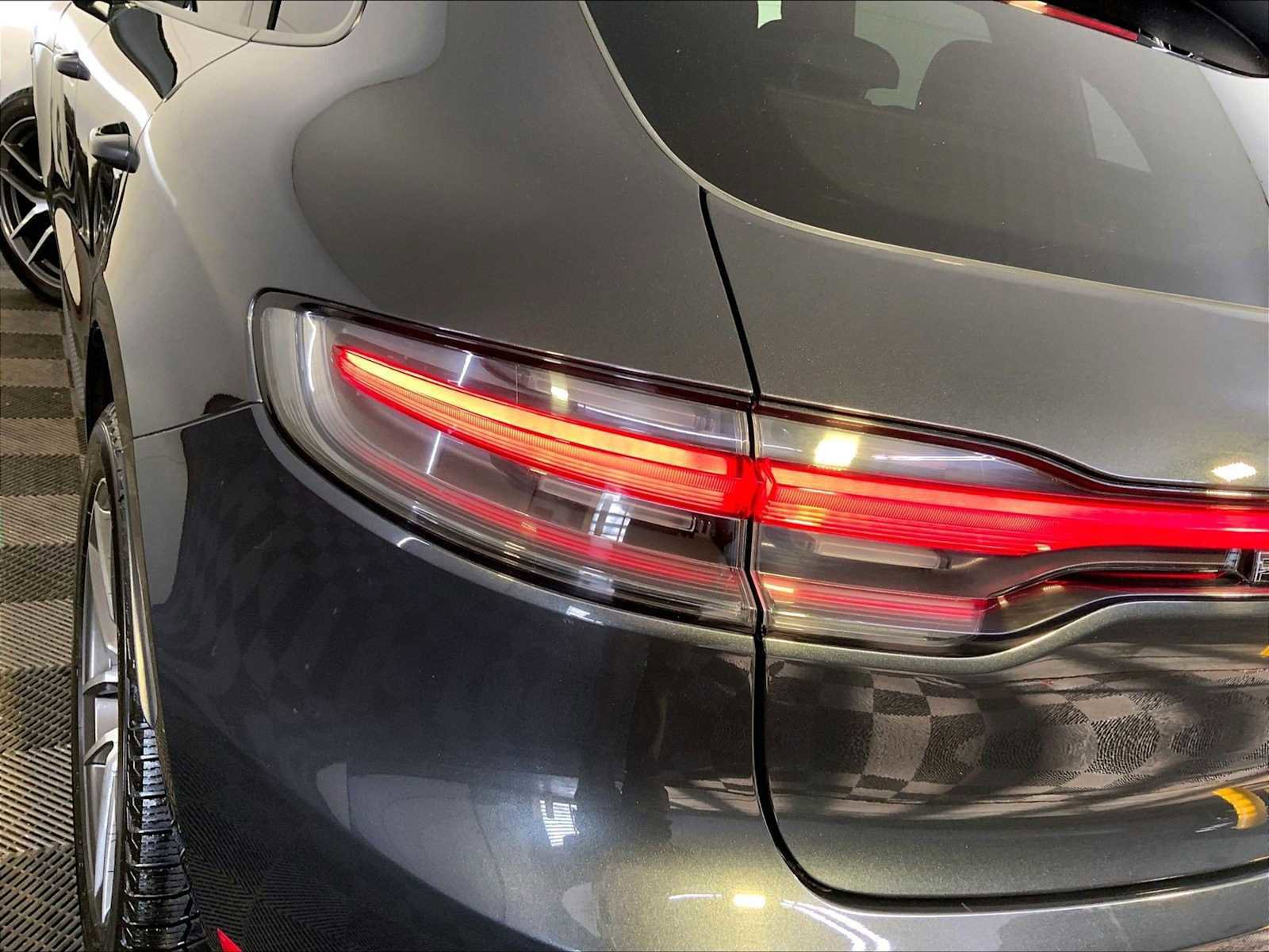 Certified 2024 Porsche Macan image 30