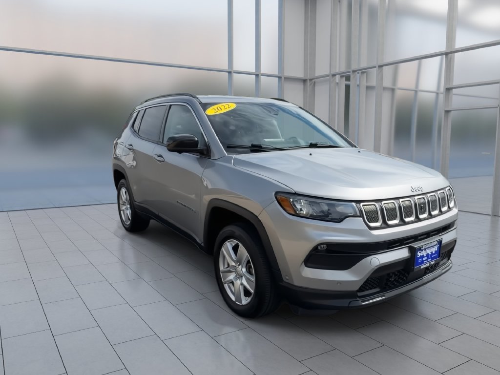 Used 2022 Jeep Compass Latitude w/ Convenience Group AWD/4WD image 2