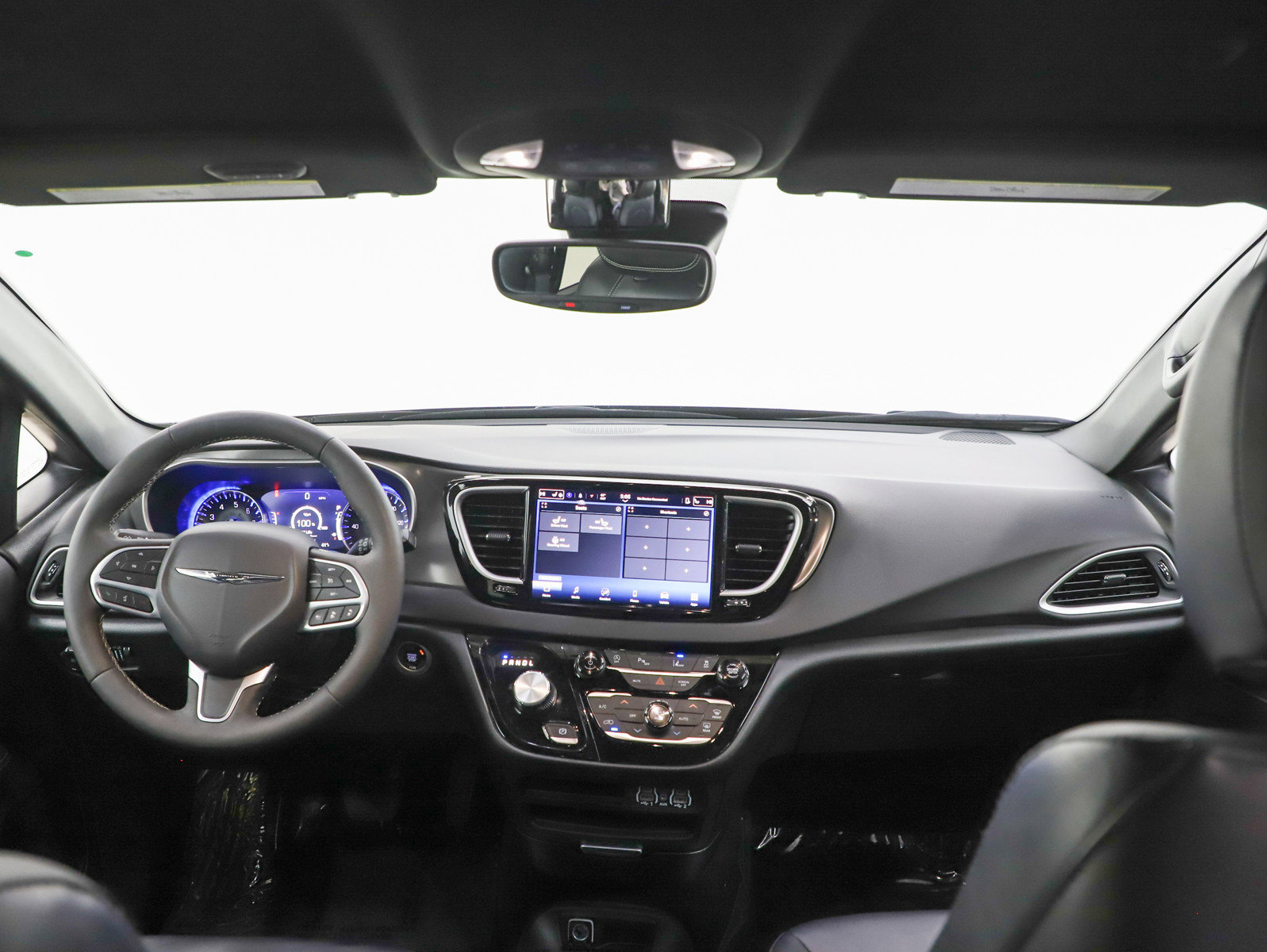 Used 2025 Chrysler Pacifica Select FWD image 14