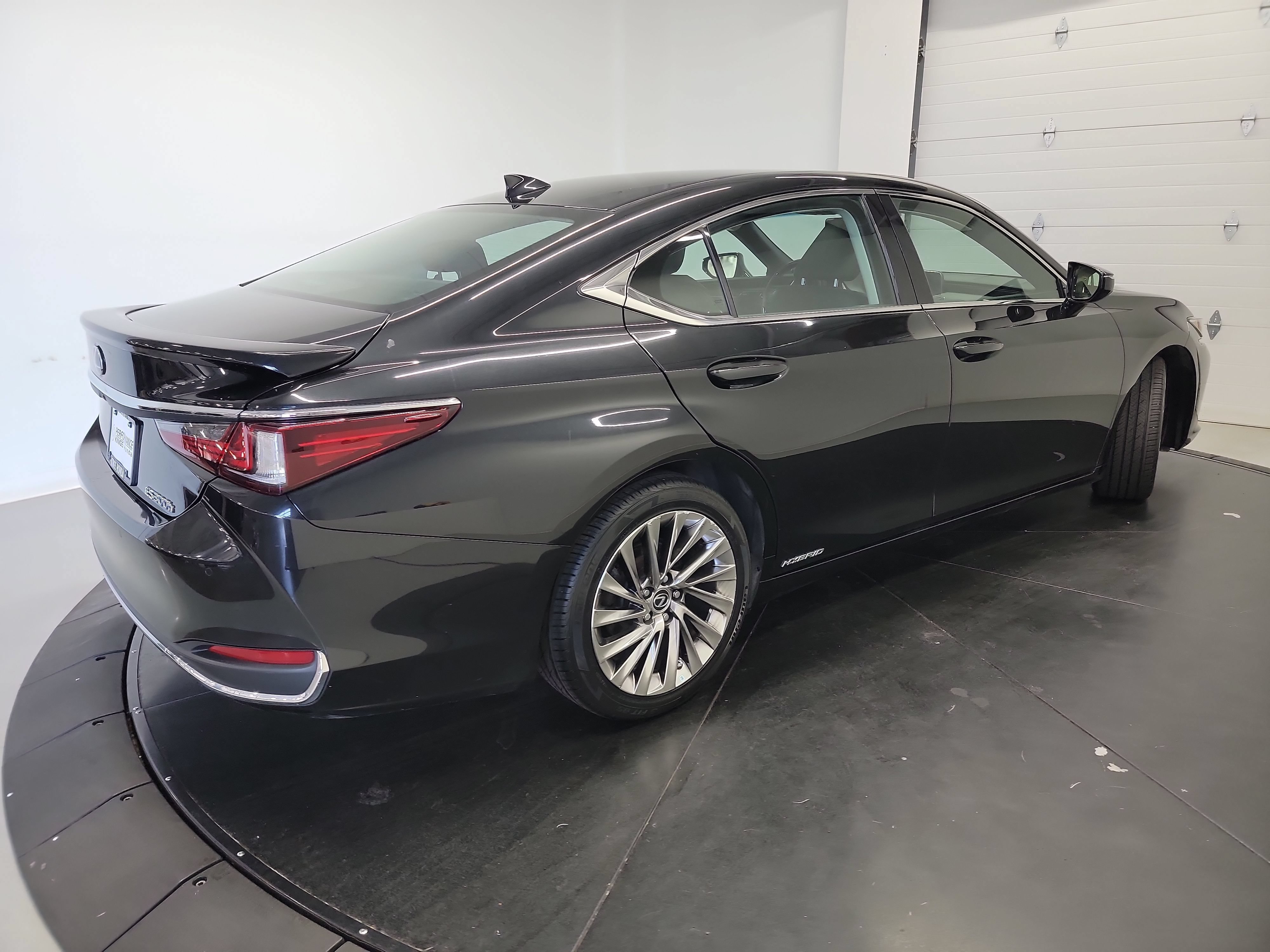 Used 2021 Lexus ES 300h w/ Accessory Package 2 FWD image 9