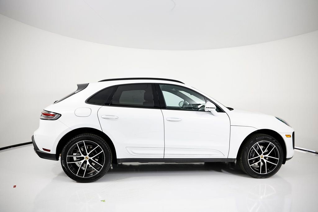 Certified 2025 Porsche Macan image 8