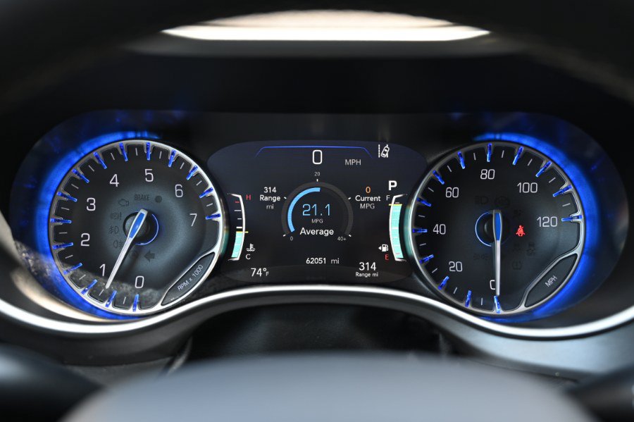 Used 2023 Chrysler Pacifica Touring-L FWD image 25
