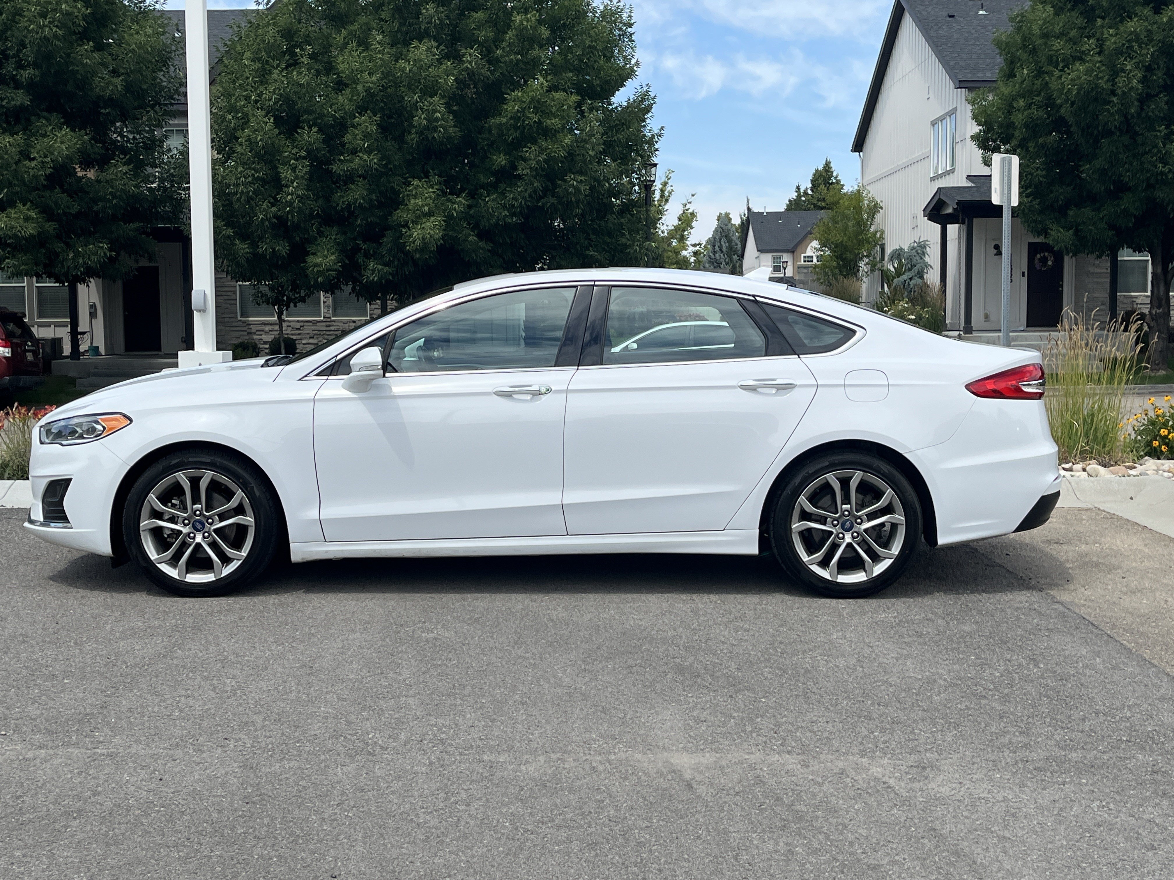 Used 2019 Ford Fusion SEL FWD image 3