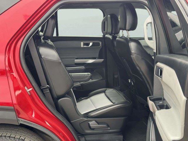 Used 2024 Ford Explorer XLT w/ Equipment Group 202A RWD image 47
