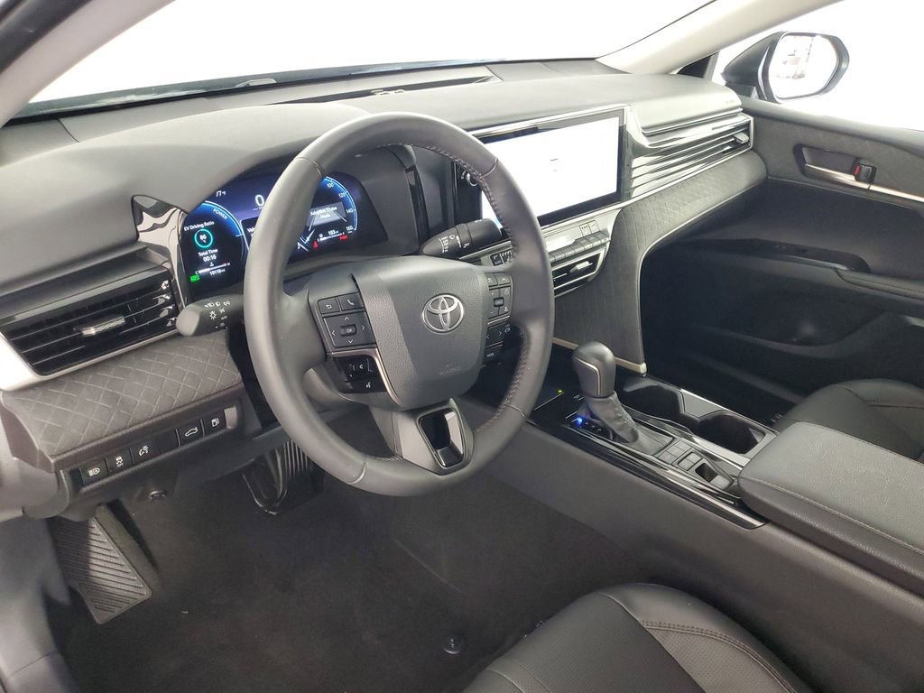 Used 2025 Toyota Camry XLE image 11