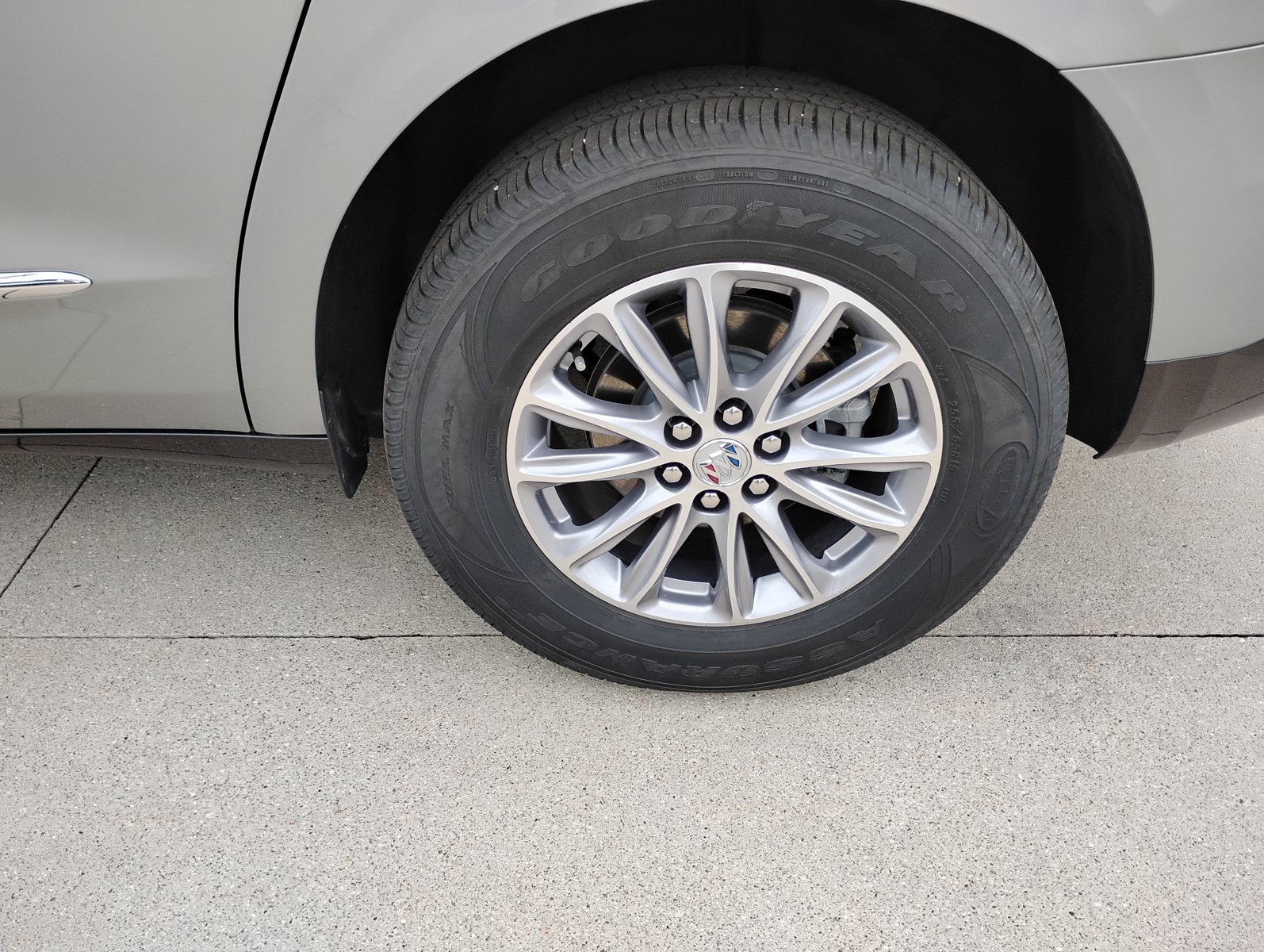 Used 2023 Buick Enclave Essence AWD/4WD image 32