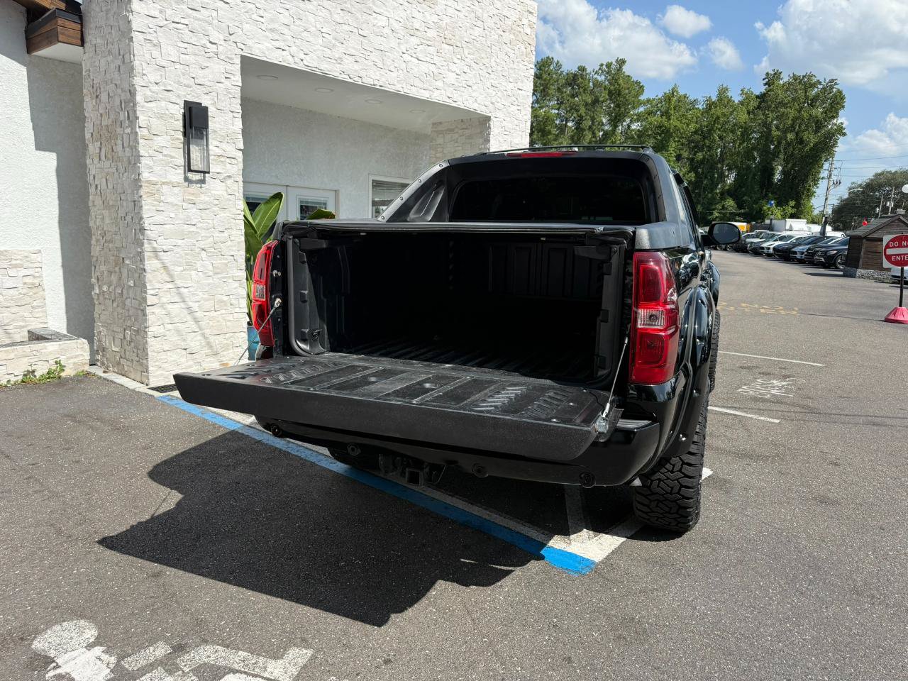 Used 2011 Chevrolet Avalanche LTZ AWD/4WD image 18