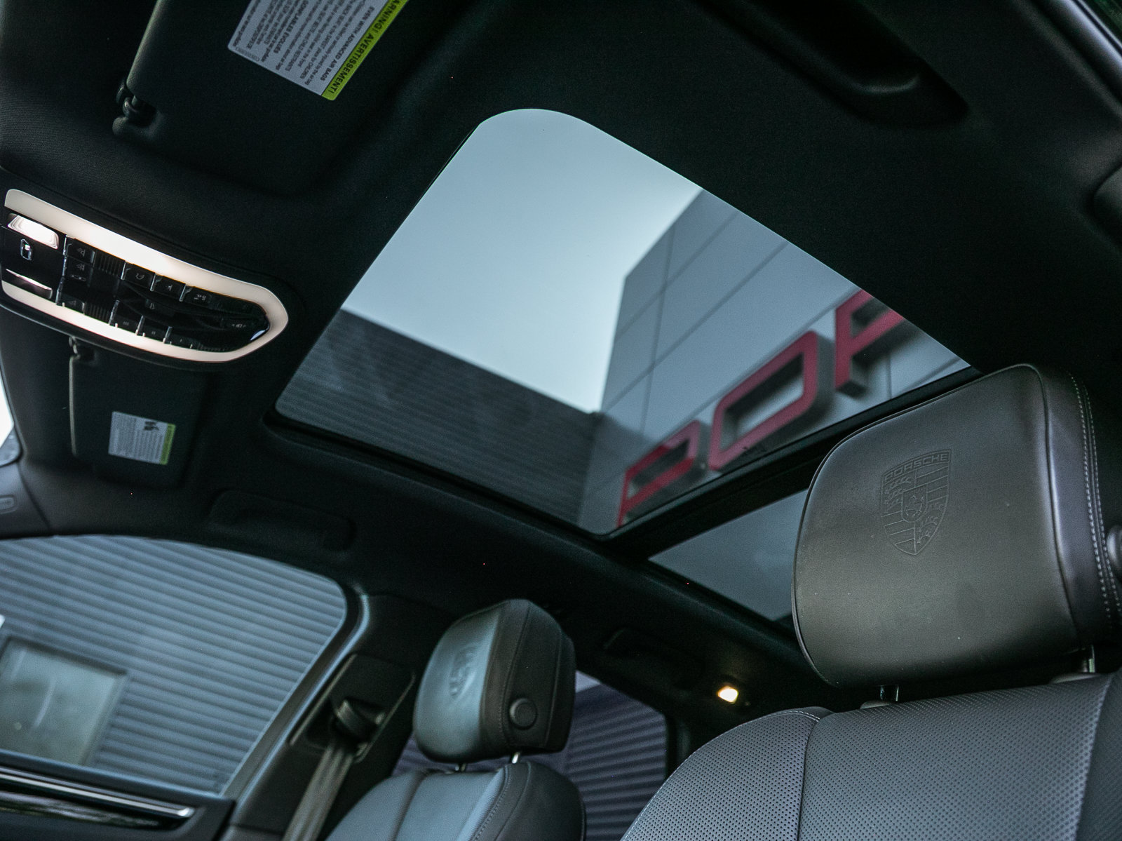 Certified 2023 Porsche Macan AWD/4WD image 15