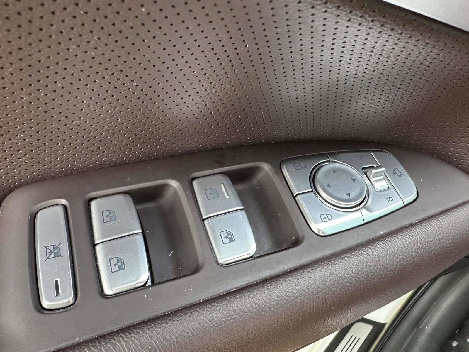 Used 2022 Genesis G70 2.0T w/ Prestige Package image 34