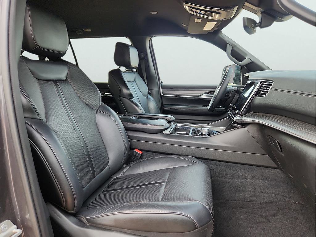 Used 2024 Jeep Wagoneer Series II w/ Flexible Seating Group image 17