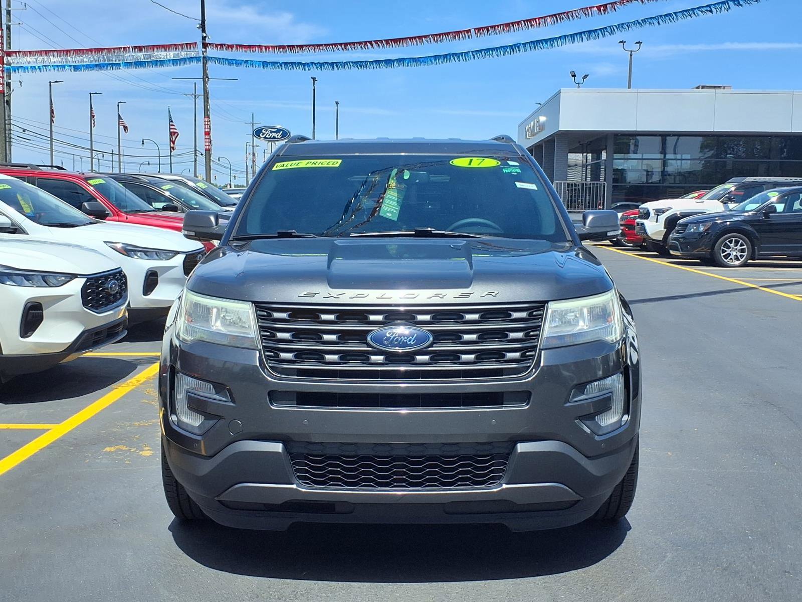Used 2017 Ford Explorer XLT w/ Equipment Group 202A AWD/4WD image 24