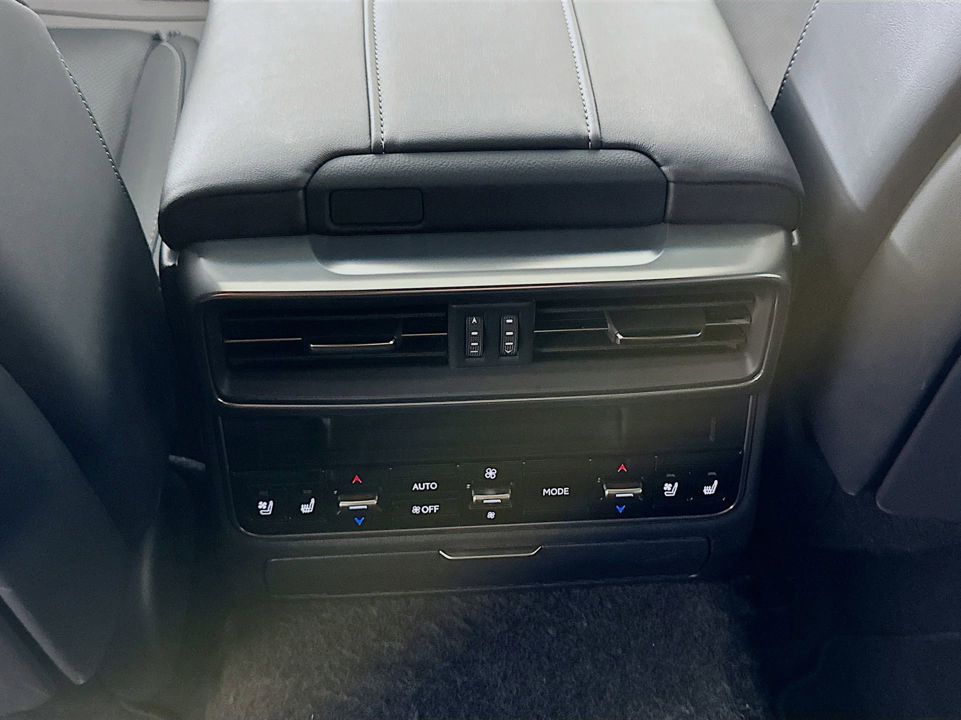 Used 2025 Lexus LX 700h Luxury image 28