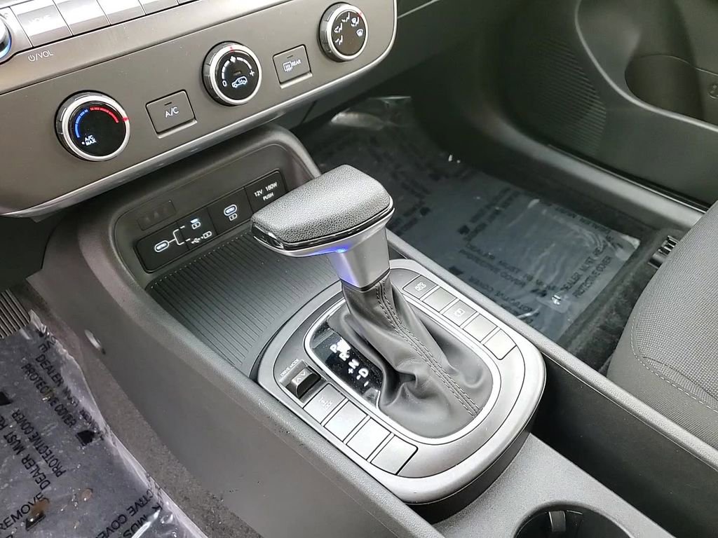 Certified 2025 Hyundai Kona SE image 19