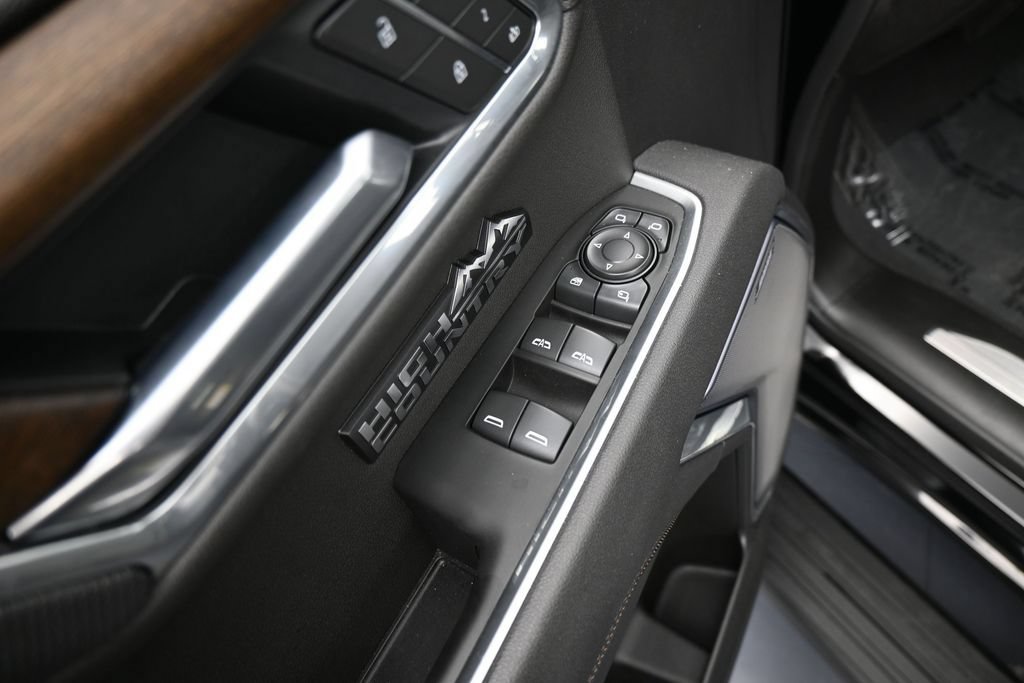 Used 2026 Chevrolet Silverado 1500 High Country w/ Midnight Edition AWD/4WD image 14