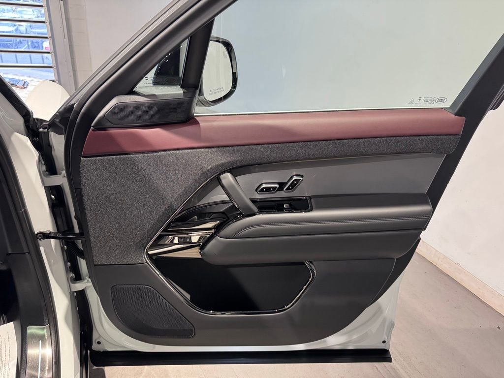 Used 2025 Land Rover Range Rover Sport Dynamic SE image 49