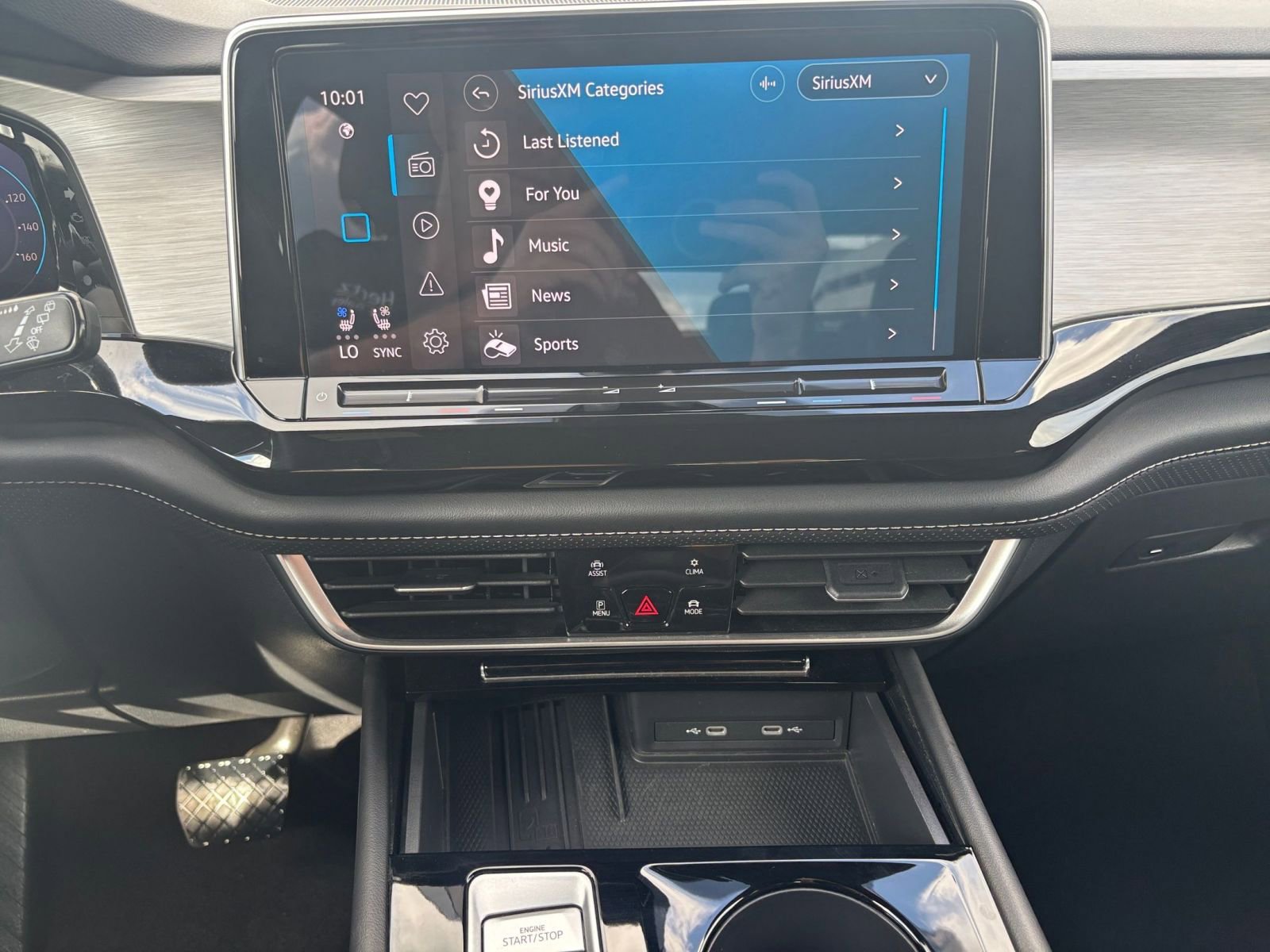 Used 2025 Volkswagen Atlas Cross Sport SE image 18