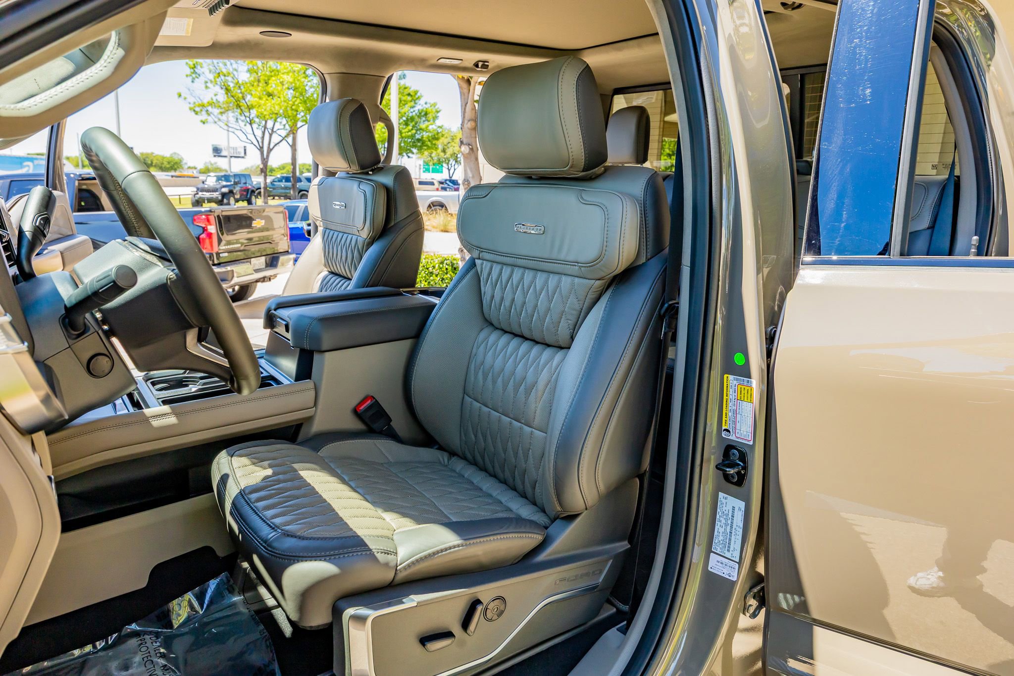 Used 2026 Ford F450 Platinum w/ Platinum Plus Package image 31