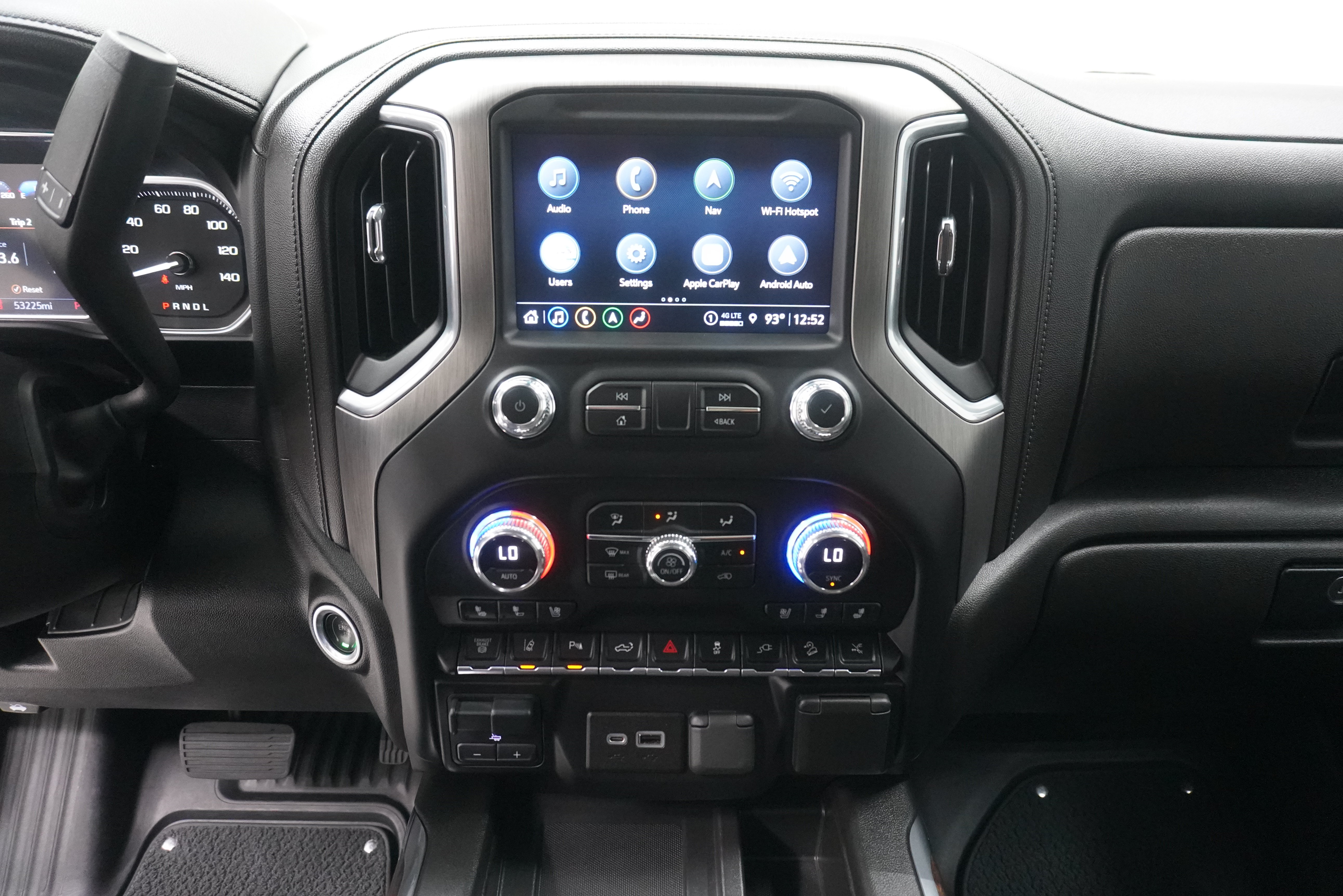 Used 2022 GMC Sierra 3500 Denali w/ Denali Black Diamond Edition AWD/4WD image 27
