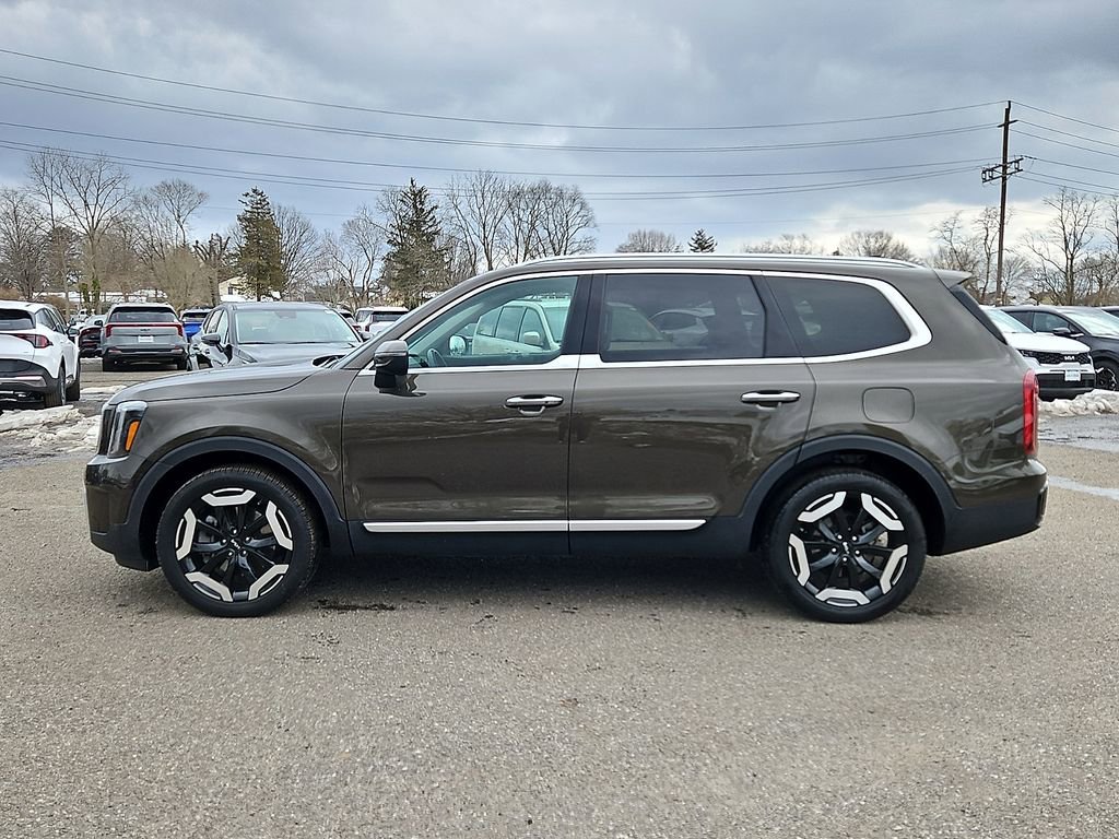 Certified 2024 Kia Telluride S image 4