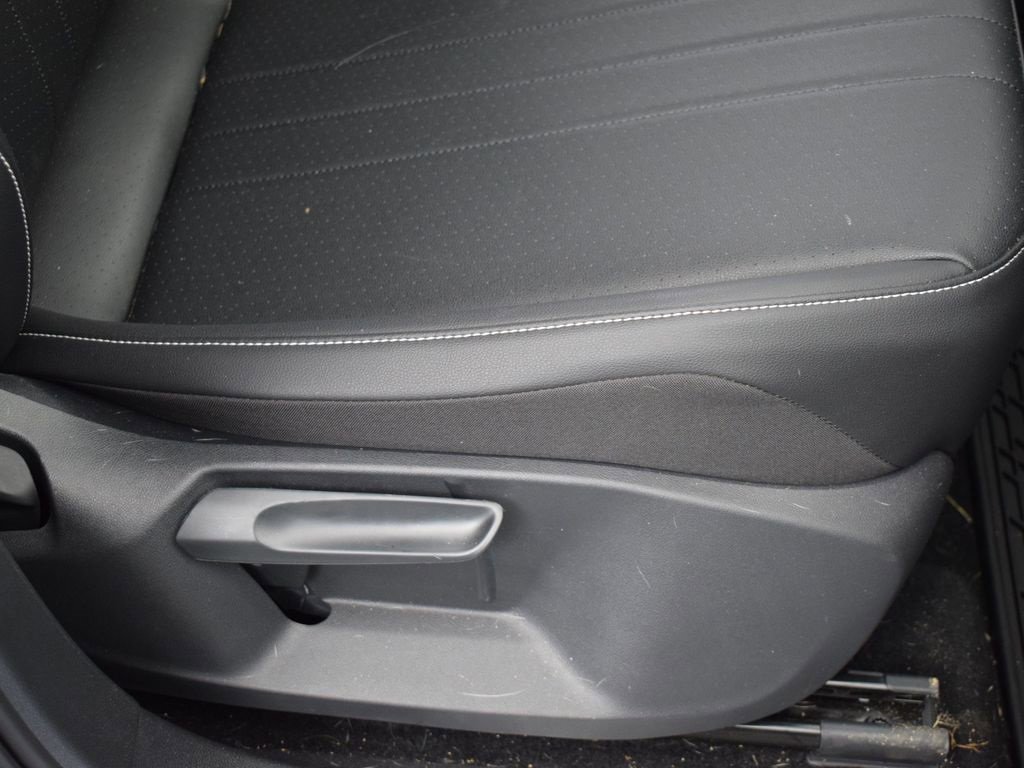 Certified 2022 Volkswagen Tiguan SE R-Line image 15