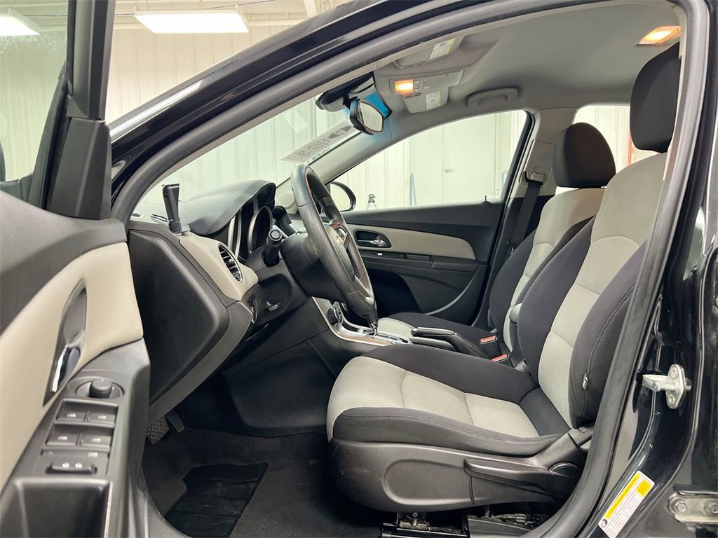 Used 2015 Chevrolet Cruze LS image 19