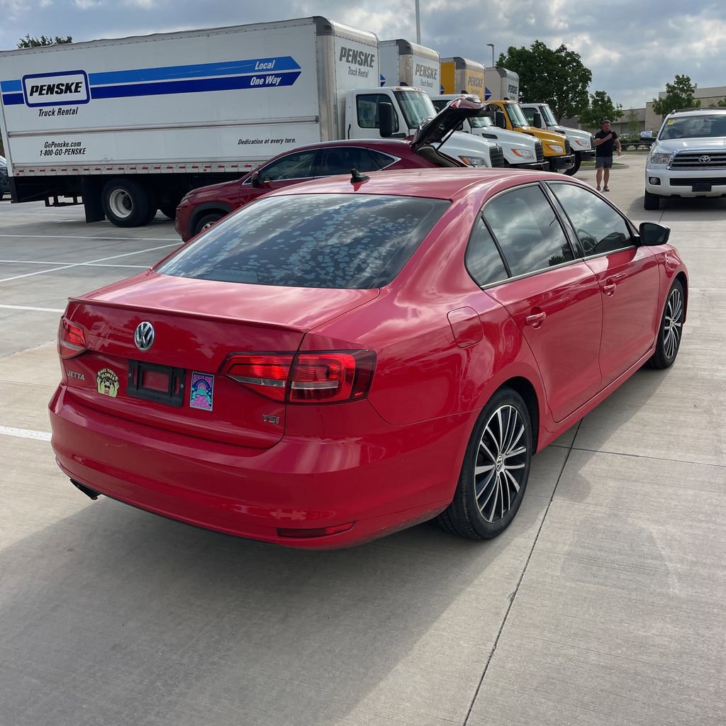 Used 2015 Volkswagen Jetta Sport image 4