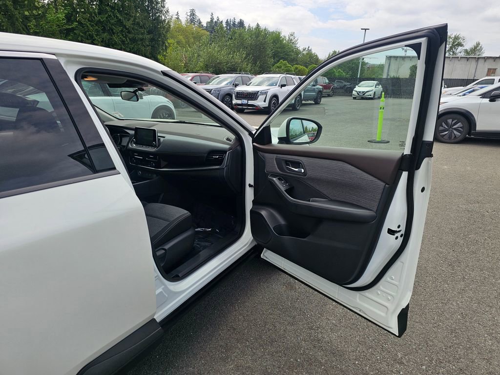 Used 2021 Nissan Rogue SV AWD/4WD image 25
