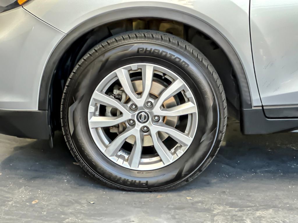 Used 2019 Nissan Rogue SV image 24