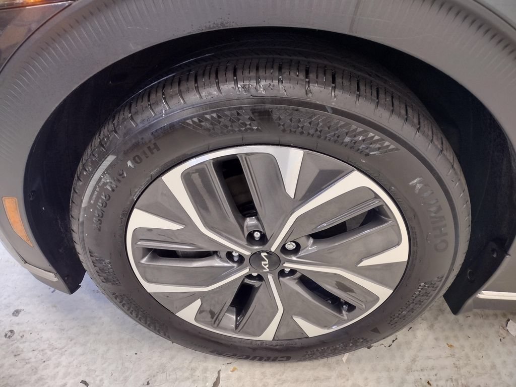 Used 2024 Kia EV6 Light AWD/4WD image 5