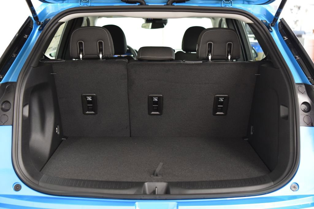 New 2027 Chevrolet Bolt LT w/ Comfort Package image 22