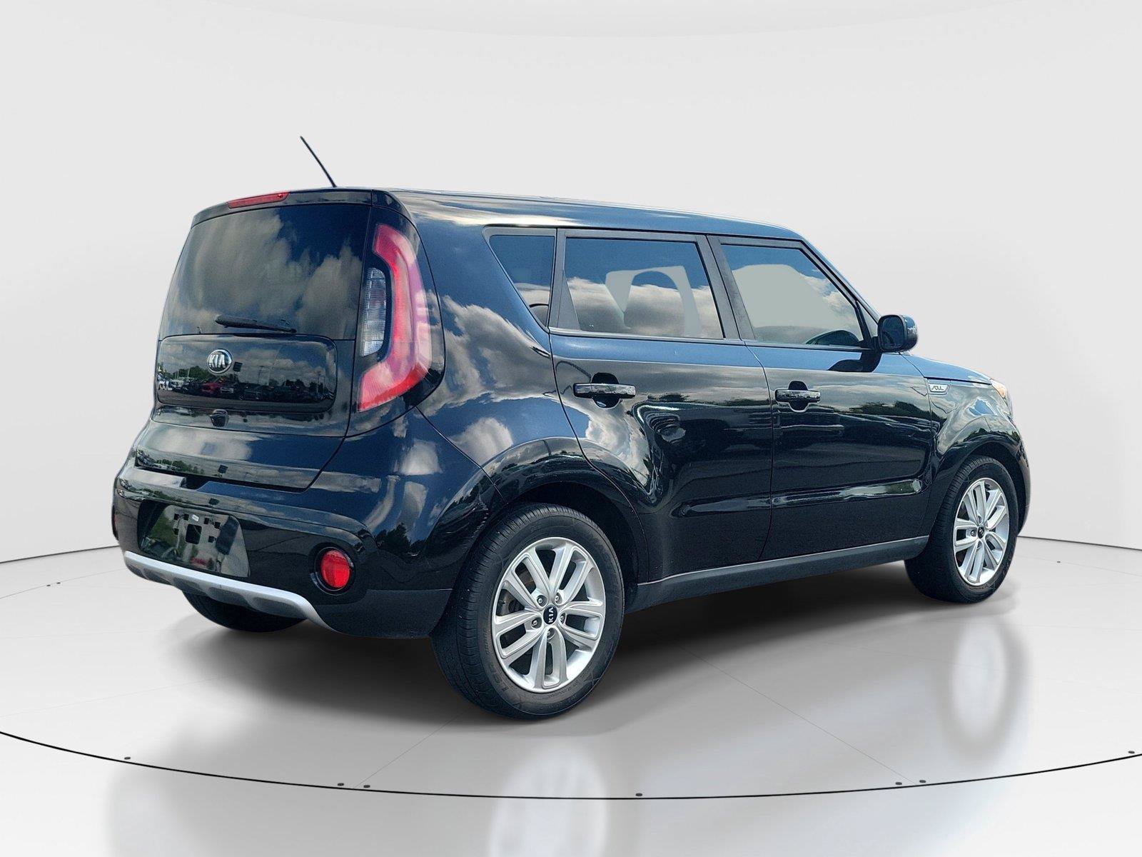Used 2018 Kia Soul + FWD image 4