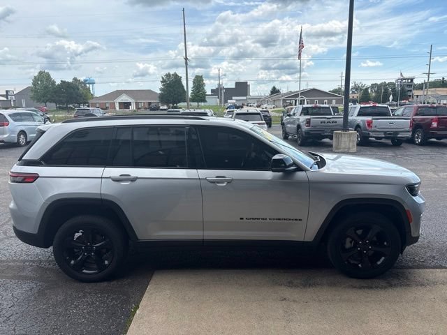 Used 2023 Jeep Grand Cherokee Limited w/ Luxury Tech Group II AWD/4WD image 7
