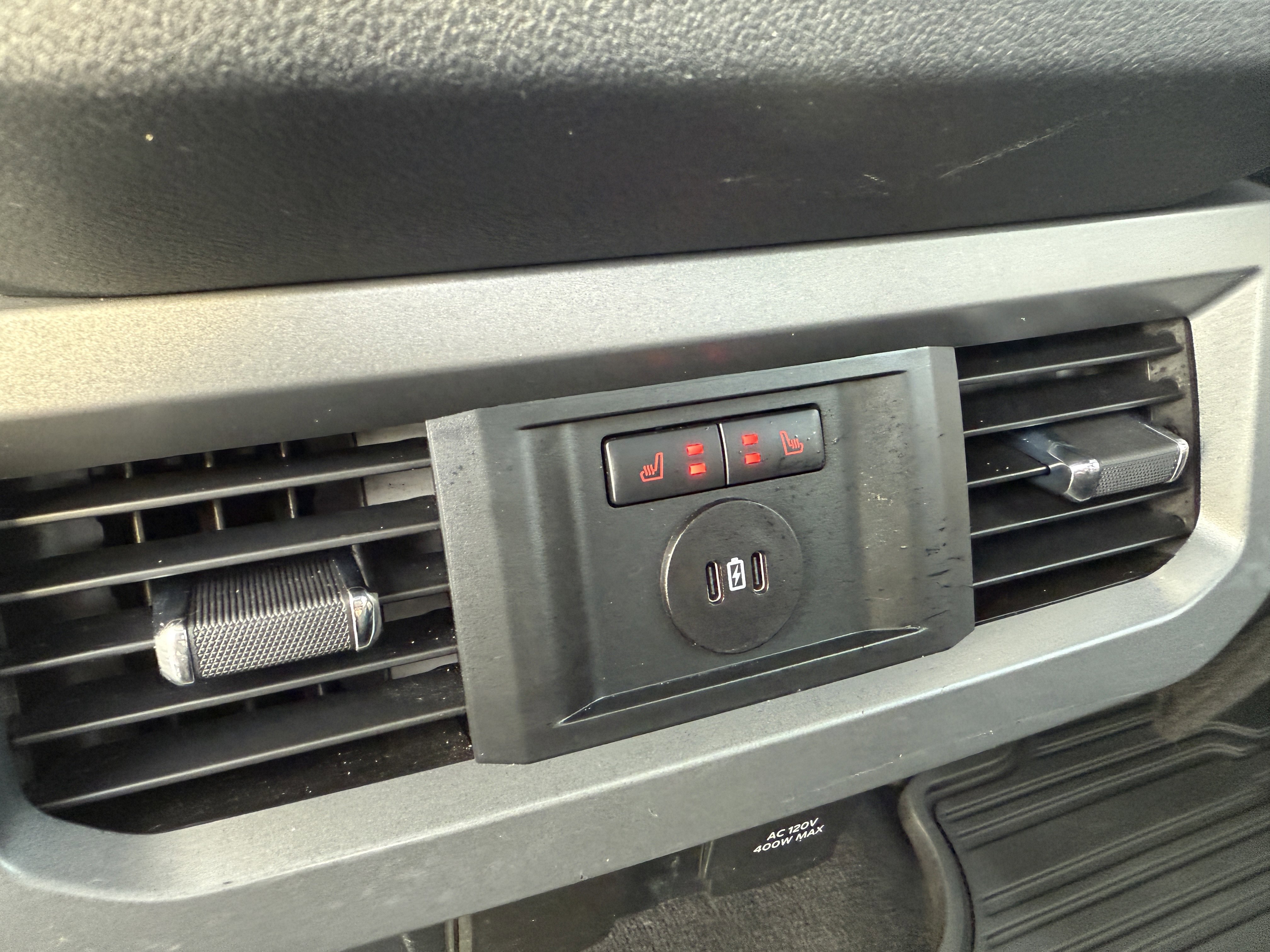 Used 2024 Ford F250 Lariat w/ Black Appearance Package image 37