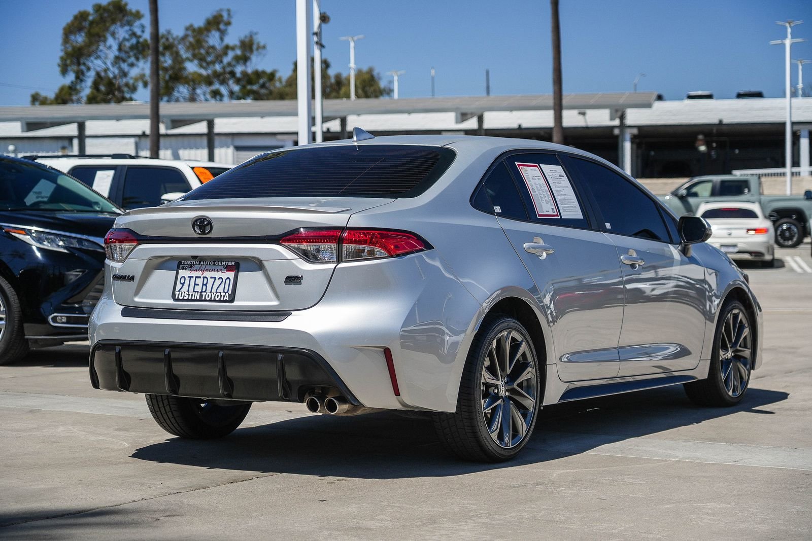 Certified 2025 Toyota Corolla SE w/ SE Premium Package FWD image 6