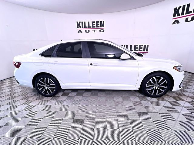 Used 2025 Volkswagen Jetta SE w/ Sunroof Package image 8