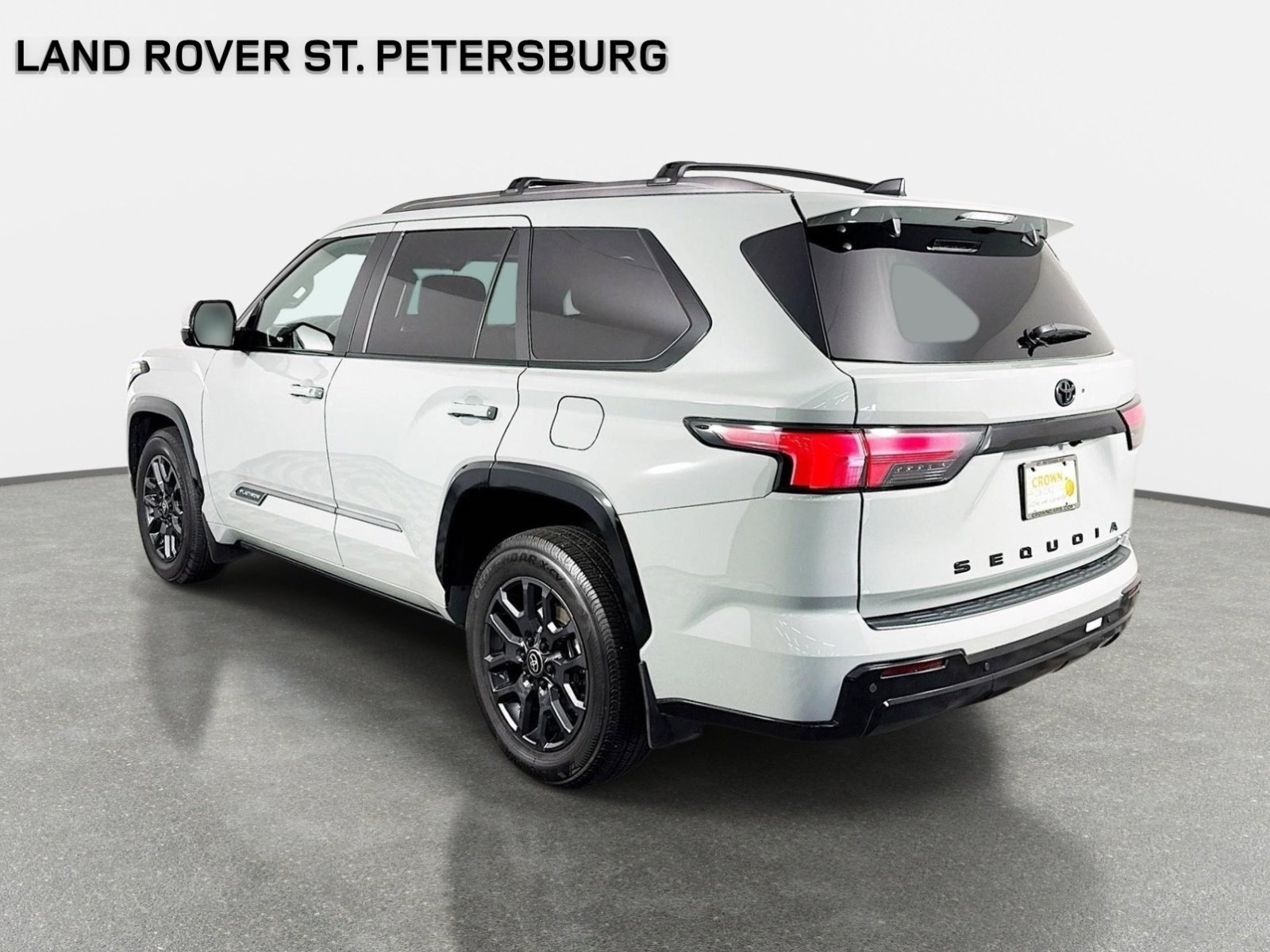 Used 2025 Toyota Sequoia Platinum AWD/4WD image 8