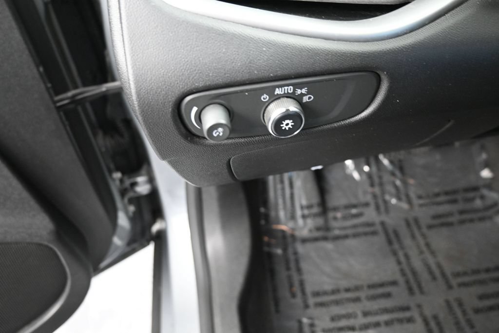 Used 2024 Chevrolet Malibu LT FWD image 25