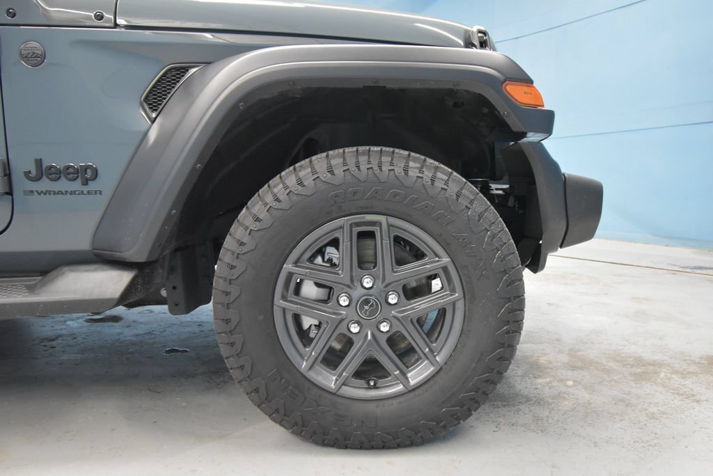 Used 2025 Jeep Wrangler Sport AWD/4WD image 33